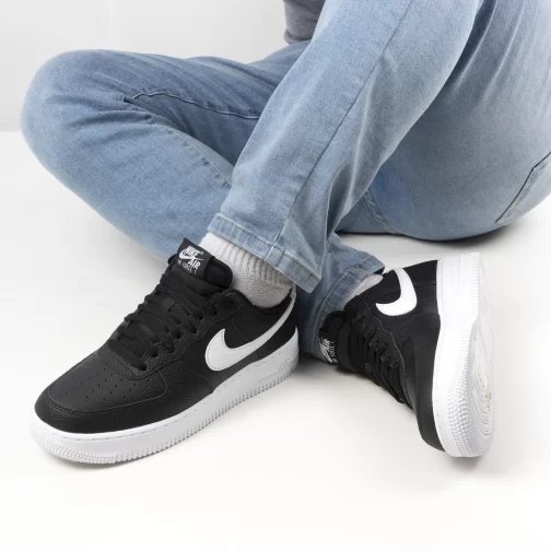 NIKE AIR FORCE 1 '07 NEGRAS